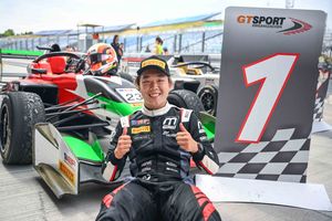 Shin (Motopark) wins Race 2 and takes provisional lead